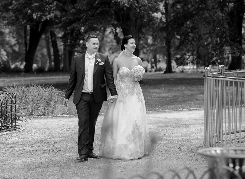 vestuvių fotosesija Vilniaus Bernardinų sode